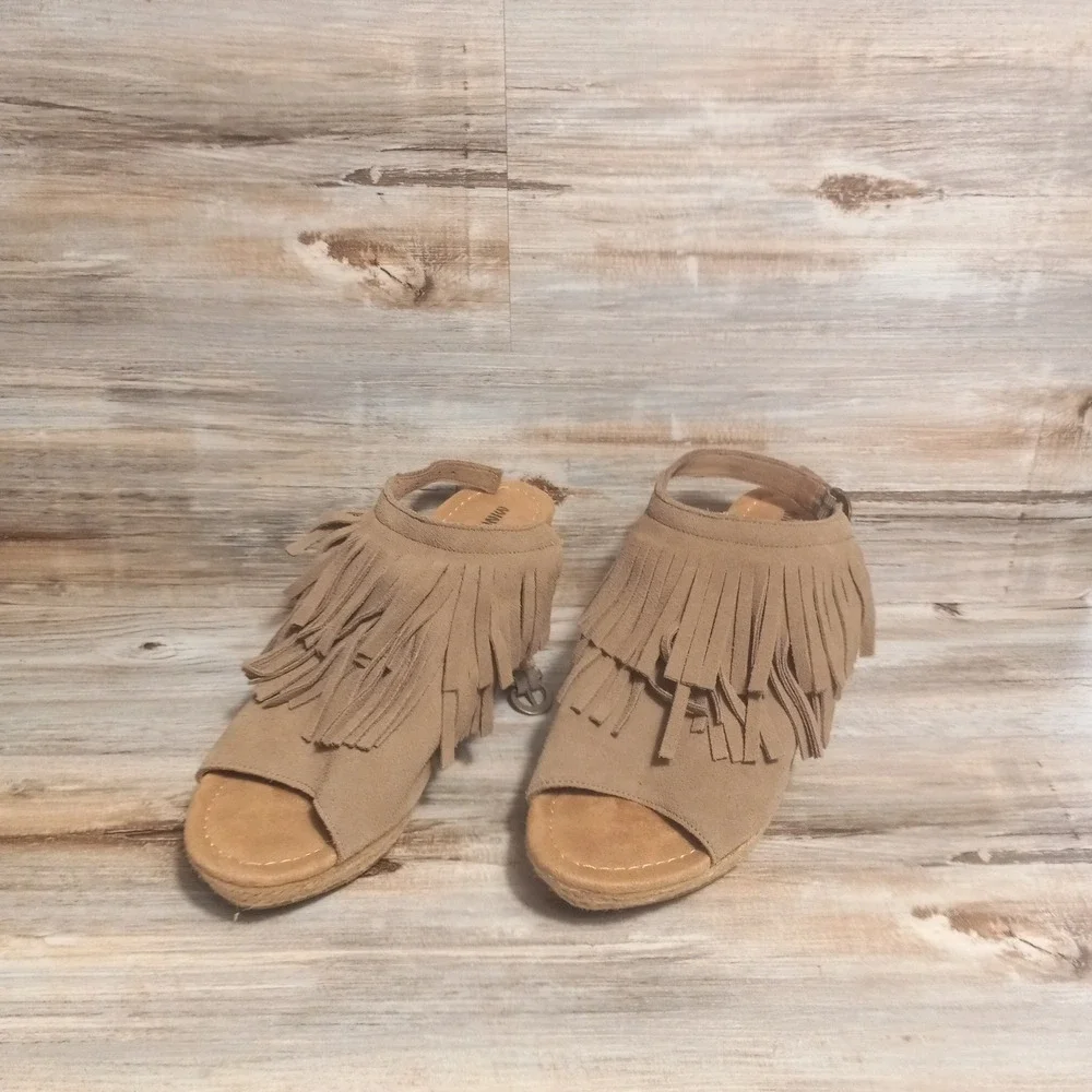 Minnetonka Womens Taupe Leather Fringe Wedge Sandals Espadrilles‎ 71311 Size 8